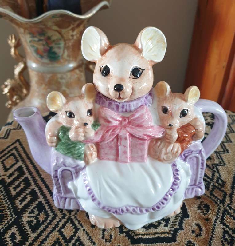Character Tea Pot   Mouse Tea pot 18 x 13 x 15 cm High