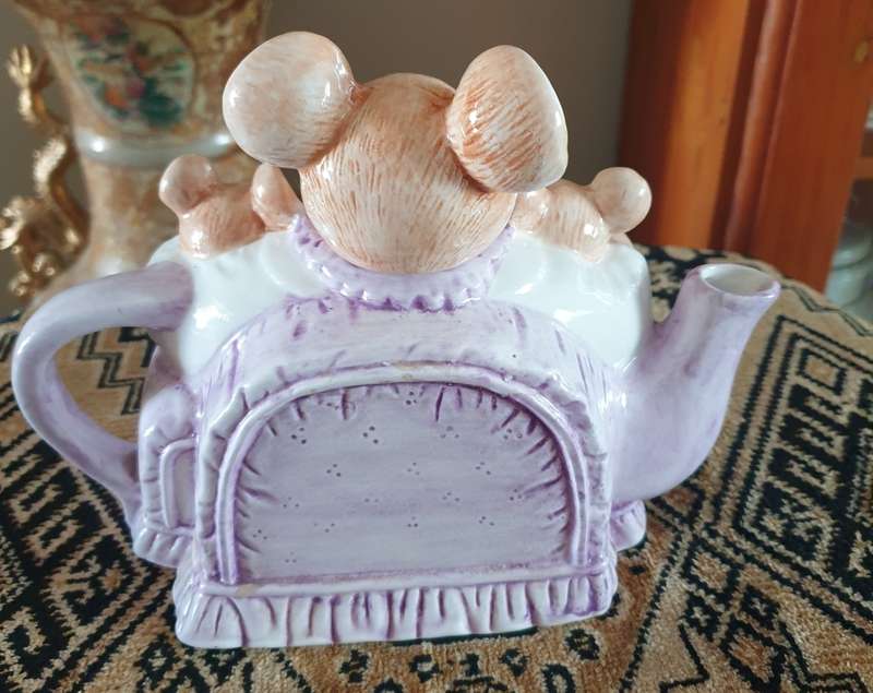 Character Tea Pot   Mouse Tea pot 18 x 13 x 15 cm High