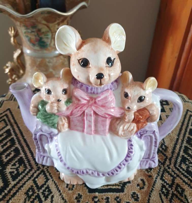 Character Tea Pot   Mouse Tea pot 18 x 13 x 15 cm High