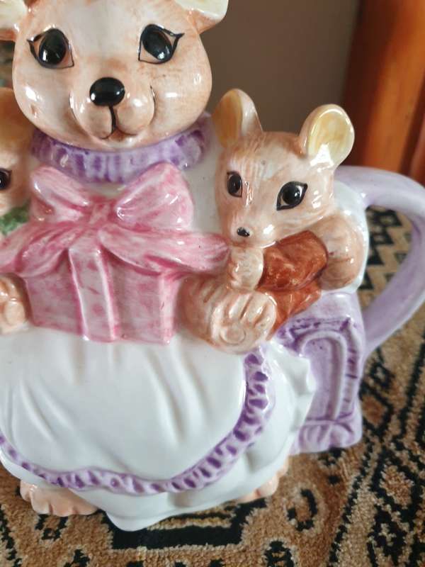 Character Tea Pot   Mouse Tea pot 18 x 13 x 15 cm High