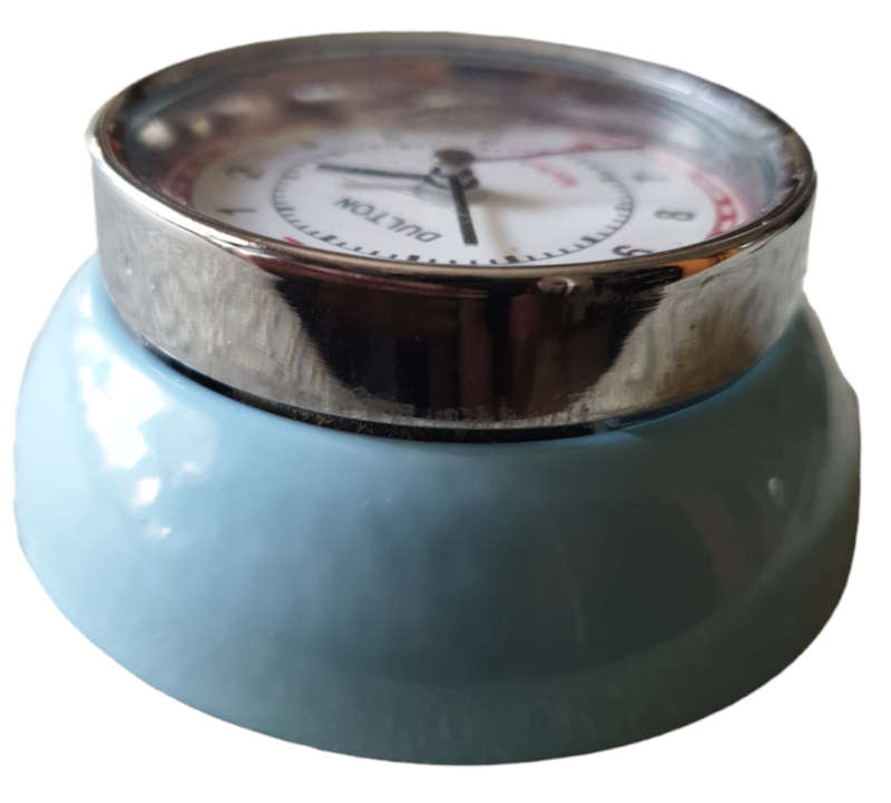 DULTON SMALL MAGNETIC KITCHEN CLOCK (NEW BATTERY INCLUDED)