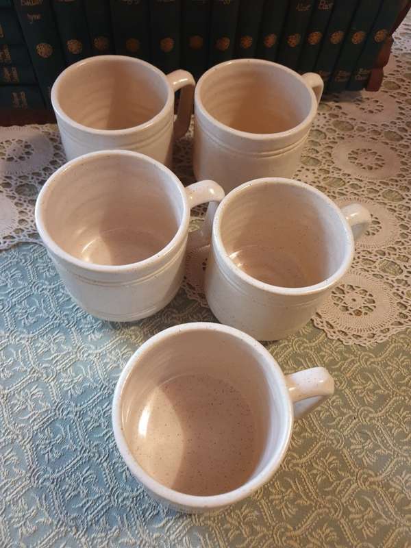 5 COFFEE CUPS VINTAGE