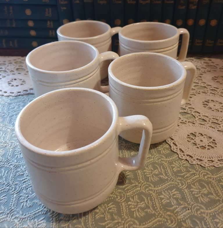5 COFFEE CUPS VINTAGE