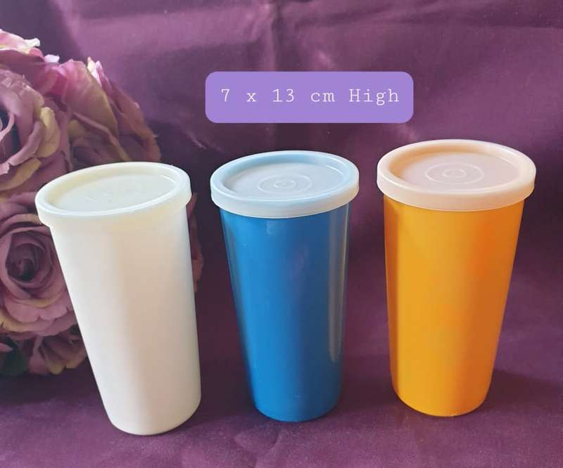 TUPPERWARE VINTAGE 3 TUMBLERS WITH LIDS