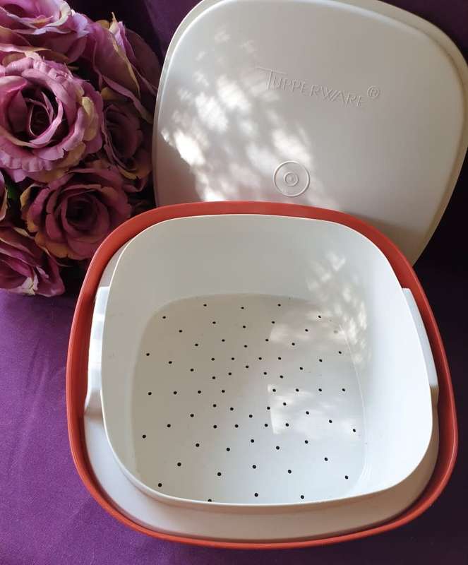 TUPPERWARE VINTAGE MICROWAVE RICE COOKER AND VEGGIE STEAMER