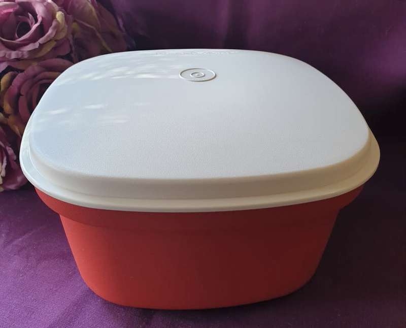 TUPPERWARE VINTAGE MICROWAVE RICE COOKER AND VEGGIE STEAMER