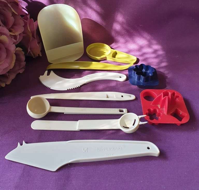 TUPPERWARE VINTAGE UTENSILS