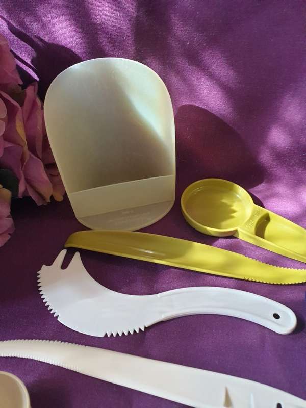 TUPPERWARE VINTAGE UTENSILS
