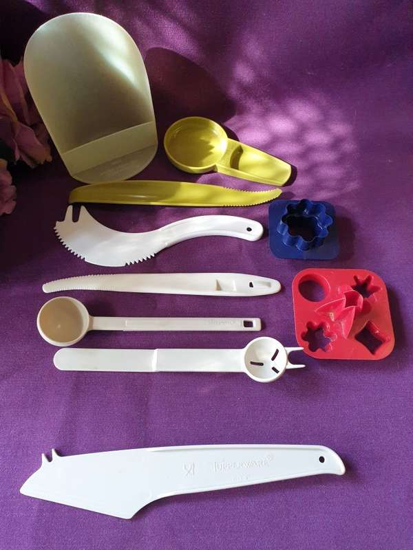 TUPPERWARE VINTAGE UTENSILS