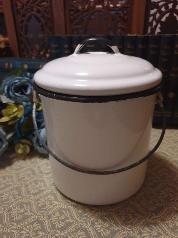 WHITE ENAMEL BILLY CAN