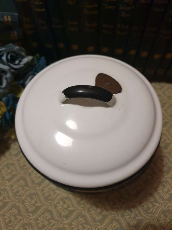 WHITE ENAMEL BILLY CAN