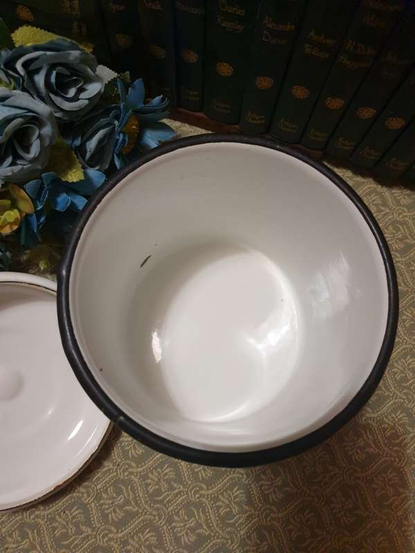 WHITE ENAMEL BILLY CAN