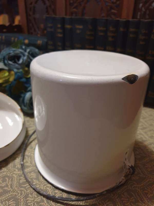 WHITE ENAMEL BILLY CAN