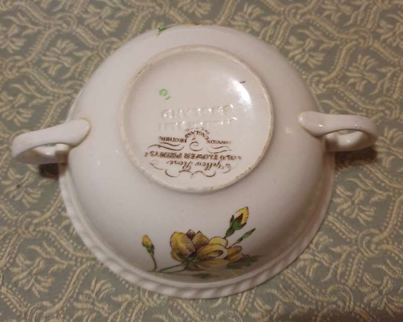 SET OF COUPE BOWLS & SAUCERS