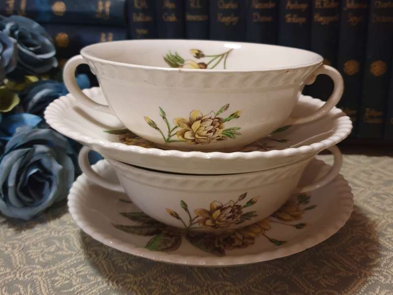 SET OF COUPE BOWLS & SAUCERS