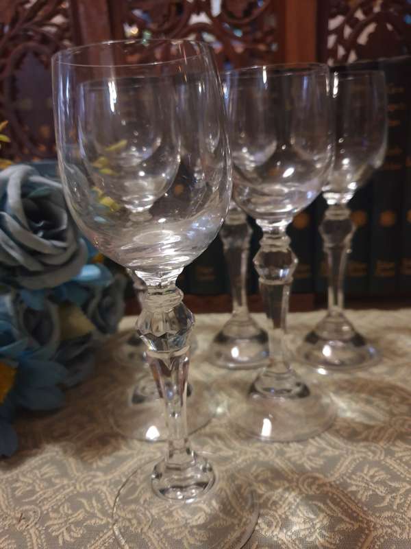 6 SHERRY GLASSES FOR YOUR COLLECTION