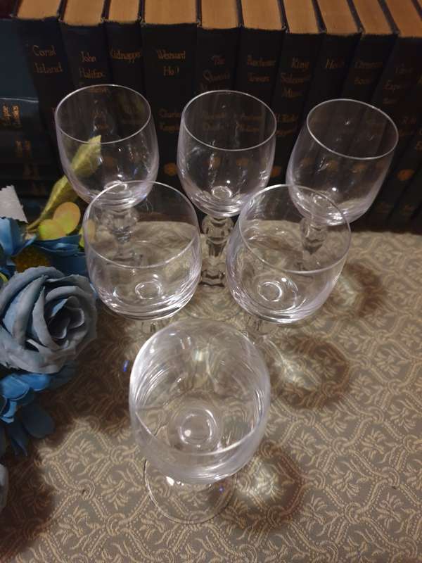 6 SHERRY GLASSES FOR YOUR COLLECTION