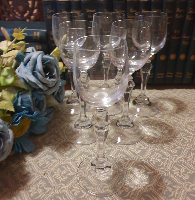 6 SHERRY GLASSES FOR YOUR COLLECTION