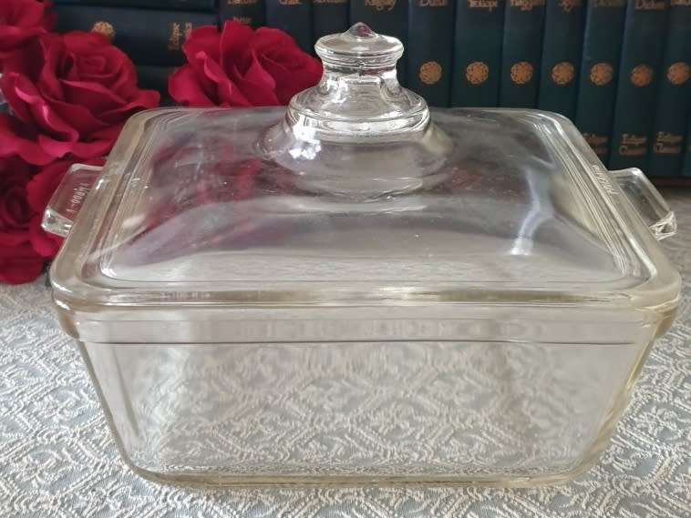 Vintage Pyrex bowl  with silver plated stand