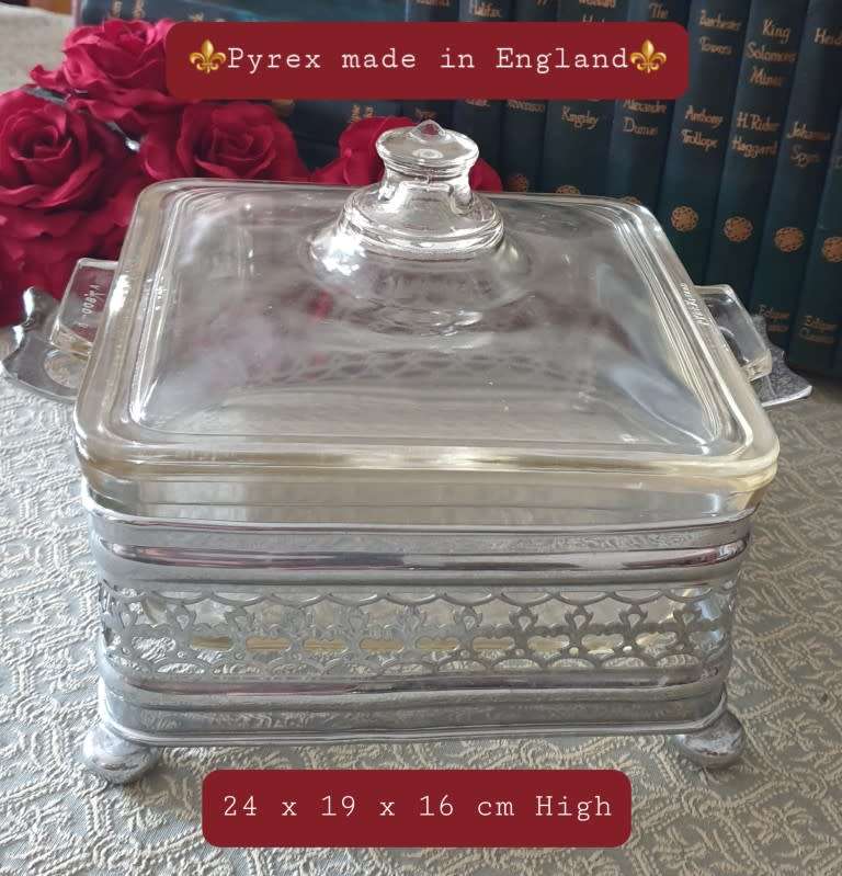 Vintage Pyrex bowl  with silver plated stand