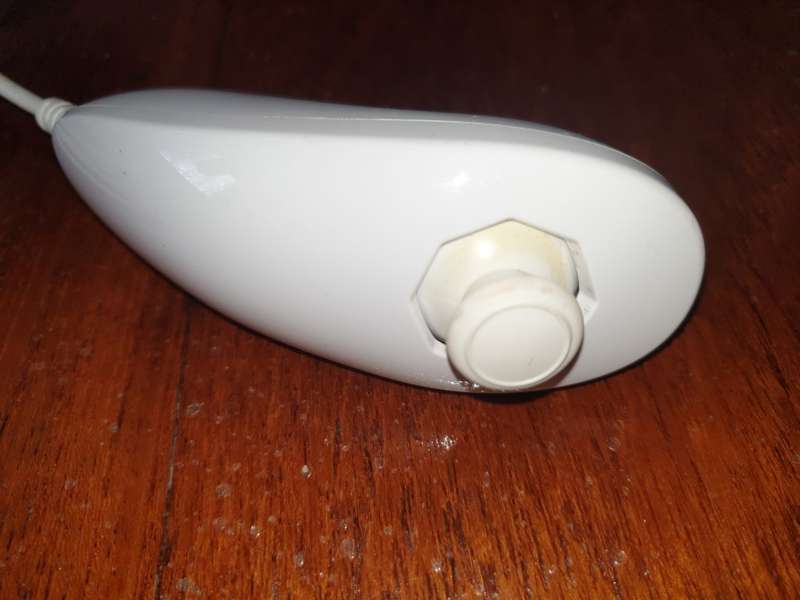 Nintendo Wii -    Wii Nunchucks .... B