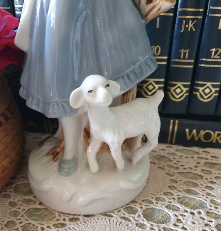 Beautiful vintage porcelain figurine of a lady with a lamb