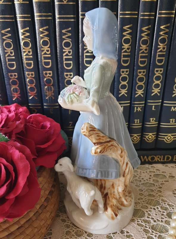 Beautiful vintage porcelain figurine of a lady with a lamb