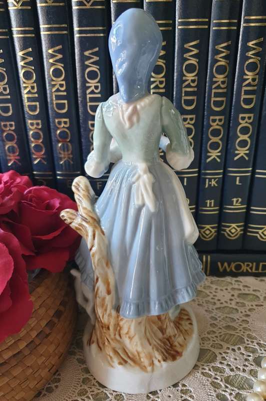 Beautiful vintage porcelain figurine of a lady with a lamb