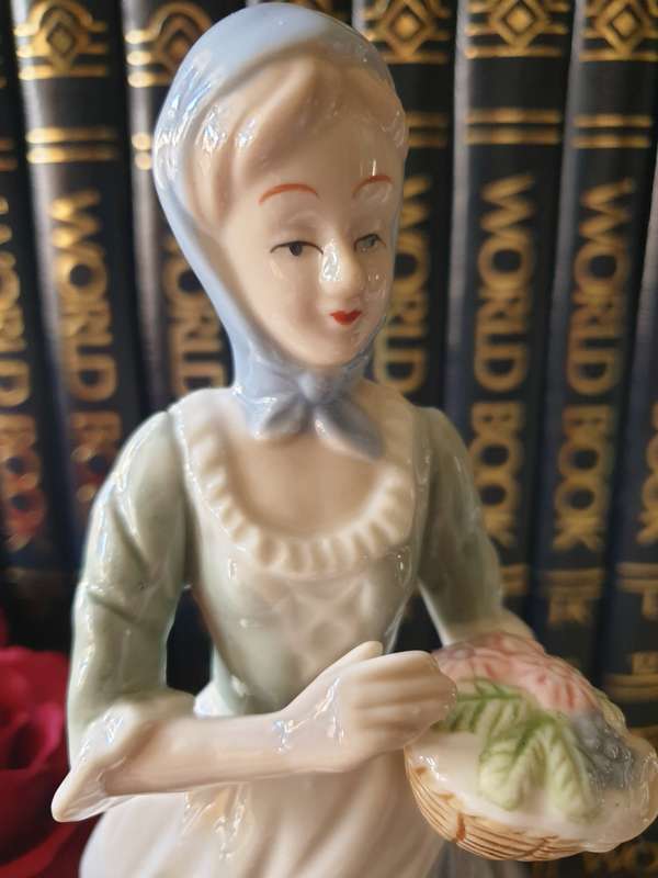 Beautiful vintage porcelain figurine of a lady with a lamb