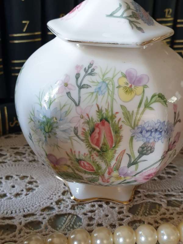 Aynsley Wild Tudor  JAR WITH LID  | Fine Bone China |