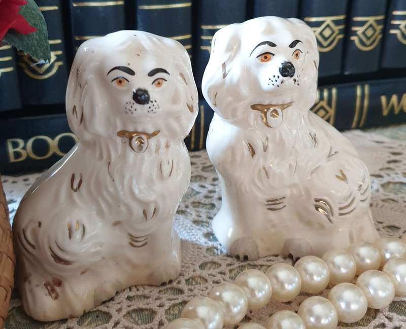 Pair of Vintage Mantle King Charles Spaniels Miniature Beswick Dog Figurines