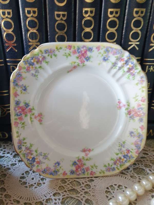 ROYAL ALBERT CAKE PLATE
