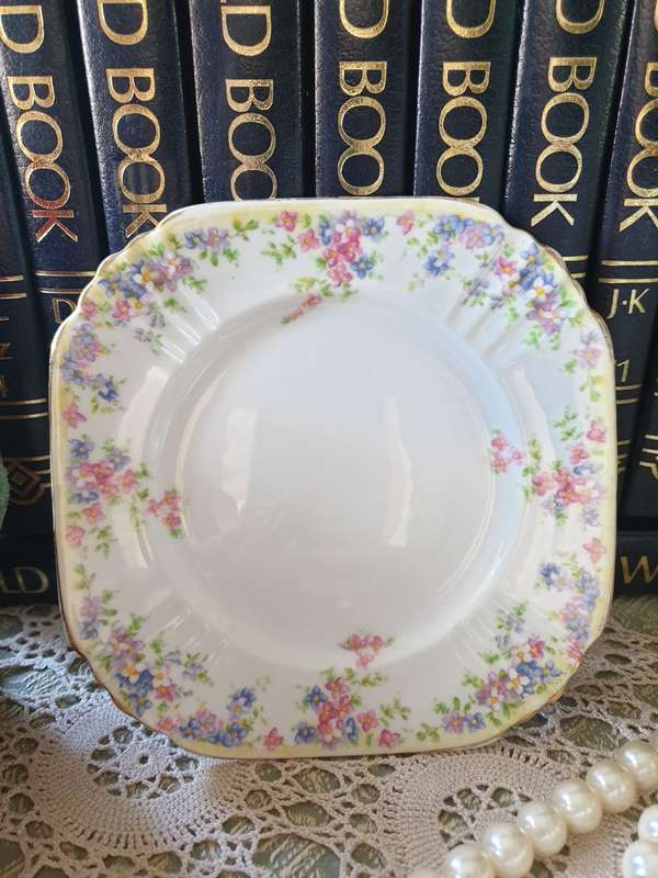ROYAL ALBERT CAKE PLATE