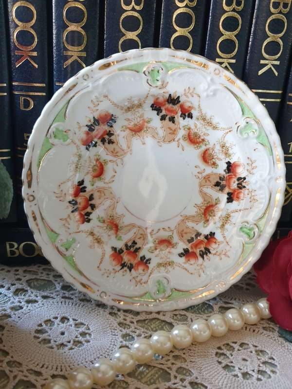 SUTHERLAND SMALL WALL DISPLAY PLATE