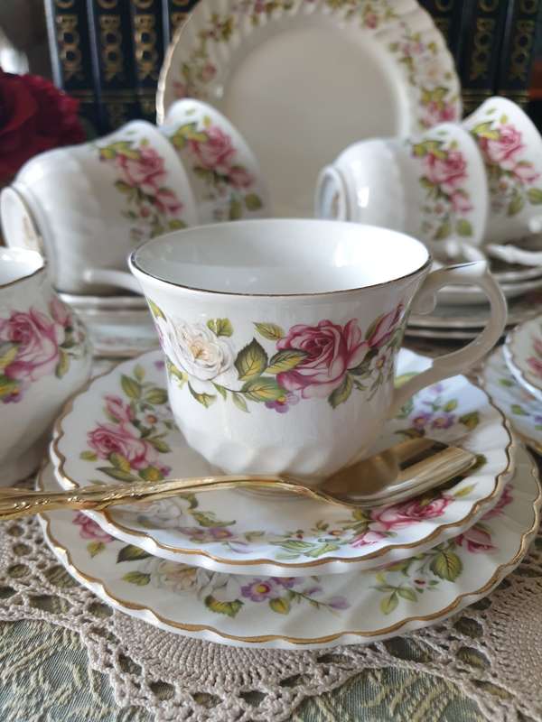 OLD FOLEY TEA SET MADE IN ENGLAND WITH GOLD PLATED SUGAR SPOON