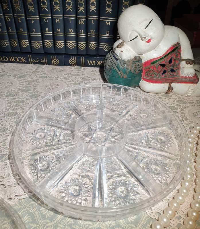 Vintage Snack Tray Plastic Very good condition for age.