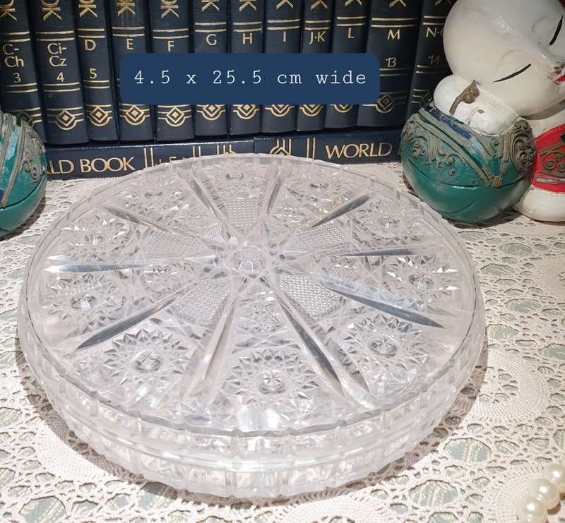Vintage Snack Tray Plastic Very good condition for age.