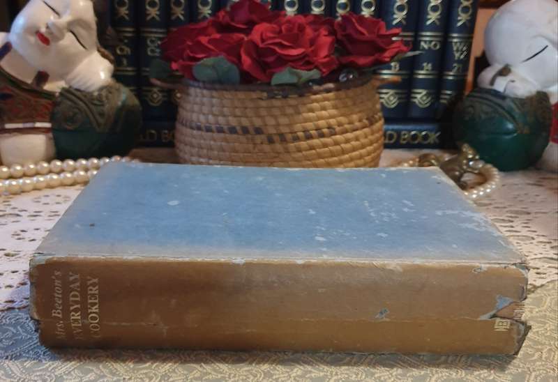 Mrs Beeton`s everyday cookery Book Vintage