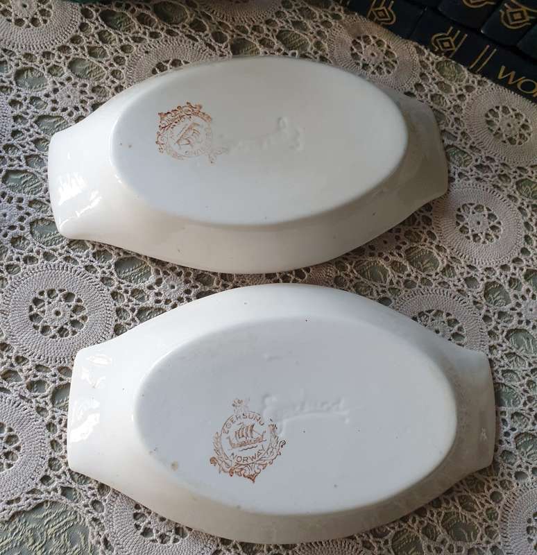 SET OF VINTAGE SERVING BOWLS