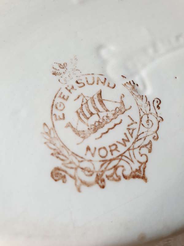 SET OF VINTAGE SERVING BOWLS