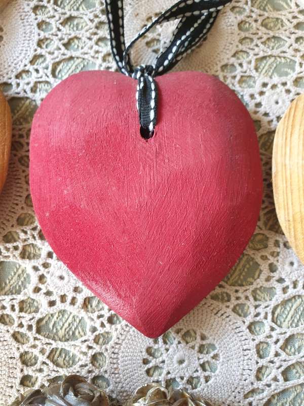3 WOODEN HEARTS AND HEART TRINKET BOX