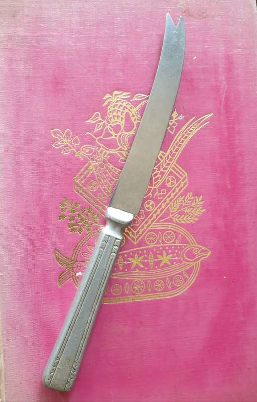 VINTAGE CHEESE KNIFE