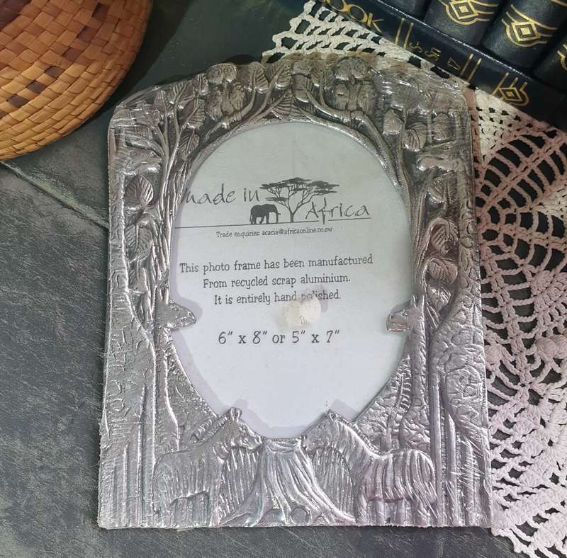 METAL PHOTO FRAME | NEW |