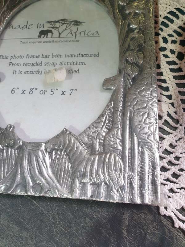 METAL PHOTO FRAME | NEW |