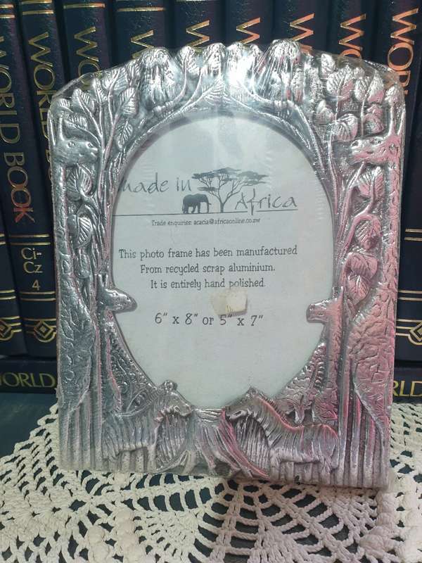 METAL PHOTO FRAME | NEW |