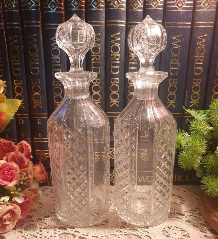 SET OF DECANTERS