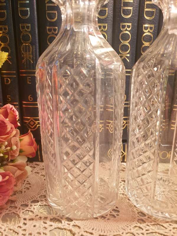 SET OF DECANTERS