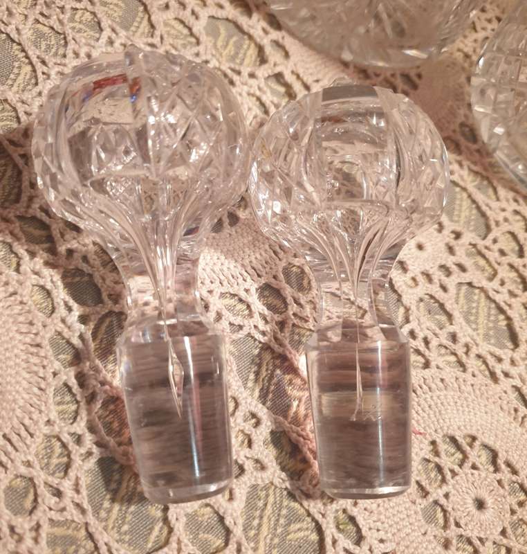 SET OF DECANTERS