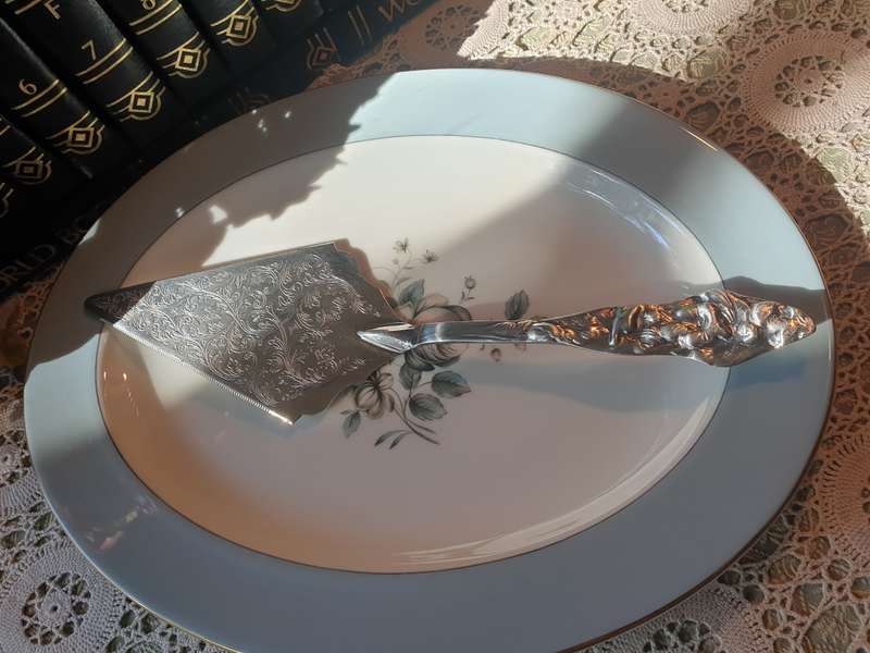 VINTAGE CAKE LIFTER | PLATED |