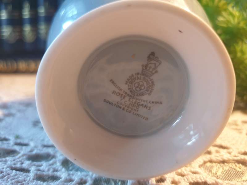 ROYAL DOULTON MILK POURER
